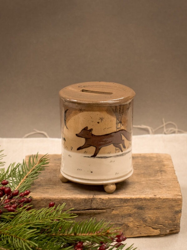 Hranilnik Divja družba - Lisica (z luknjo)